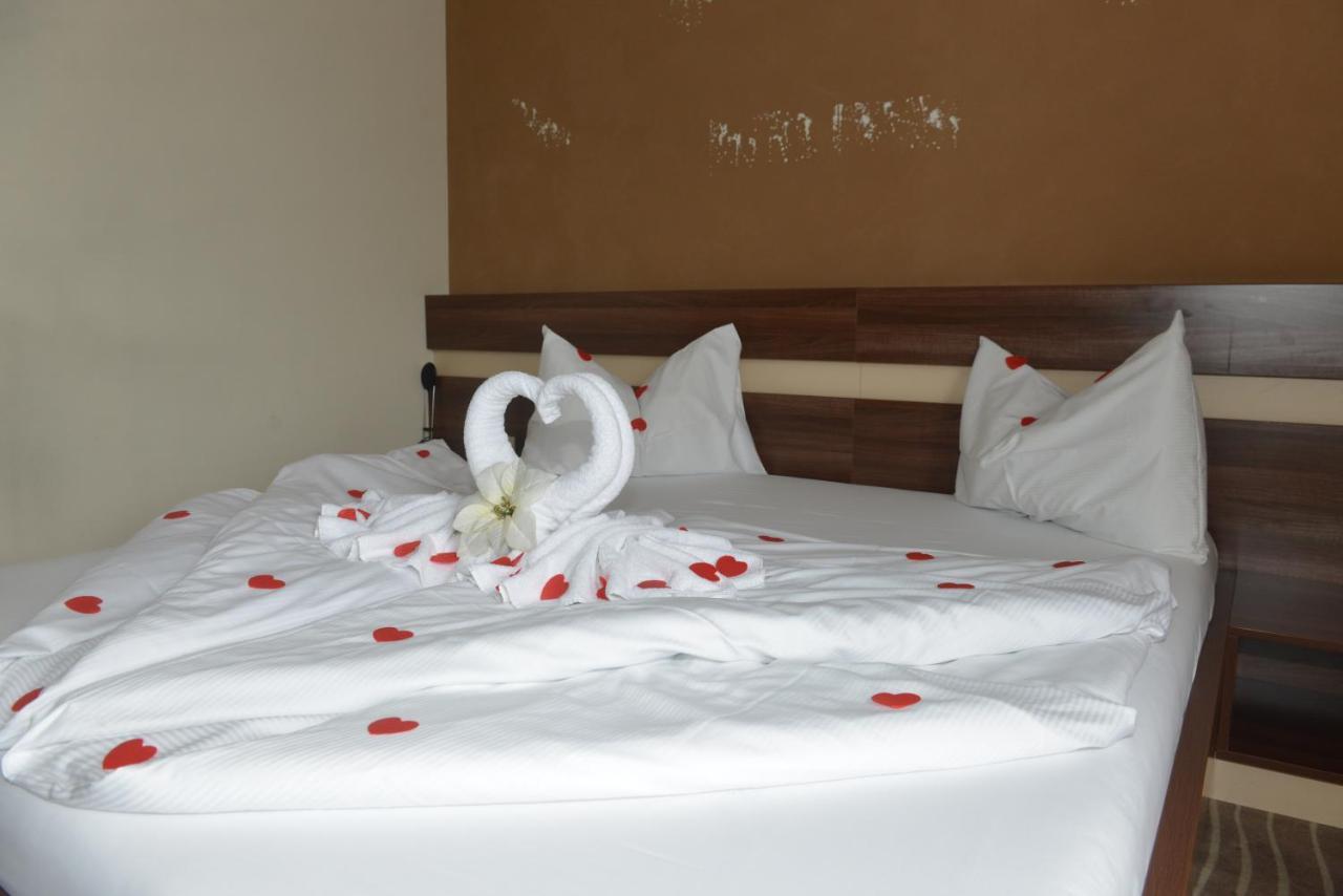 Primus Hotel & Apartments Wina Bagian luar foto