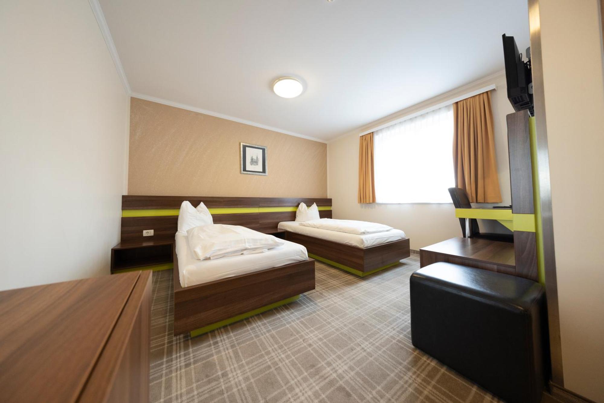Primus Hotel & Apartments Wina Bagian luar foto