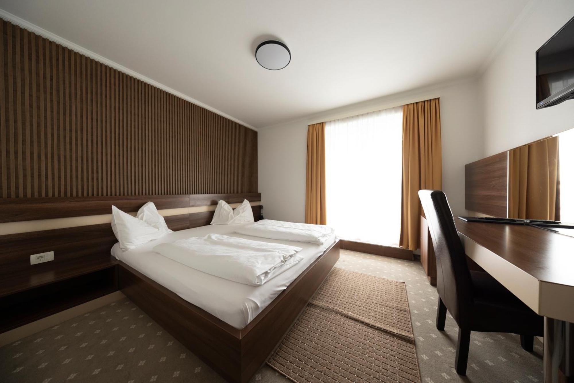 Primus Hotel & Apartments Wina Bagian luar foto