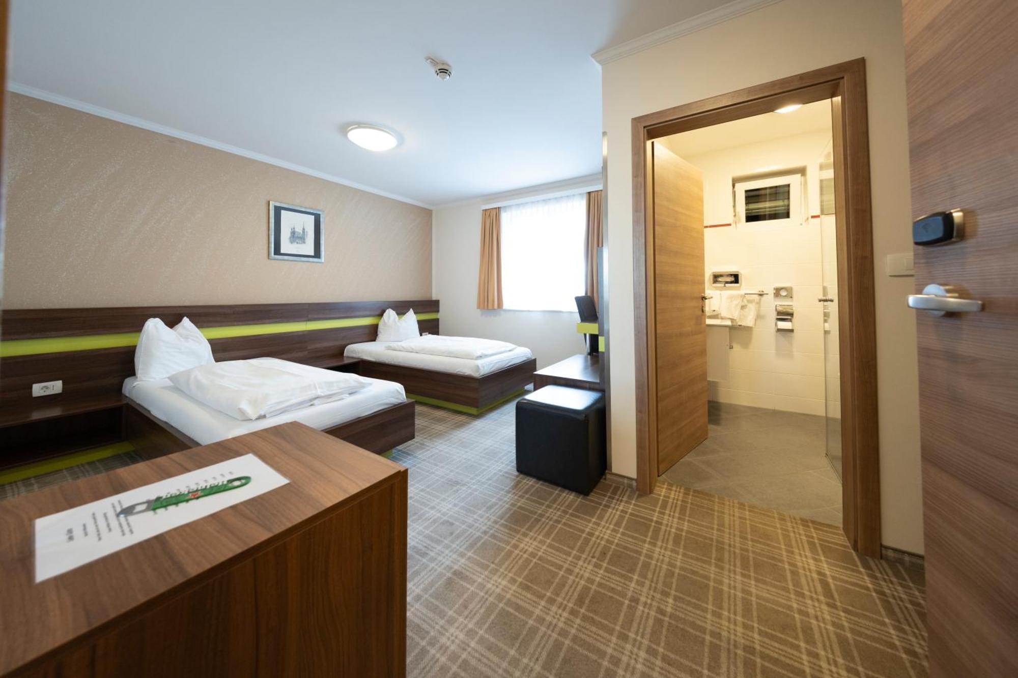 Primus Hotel & Apartments Wina Bagian luar foto