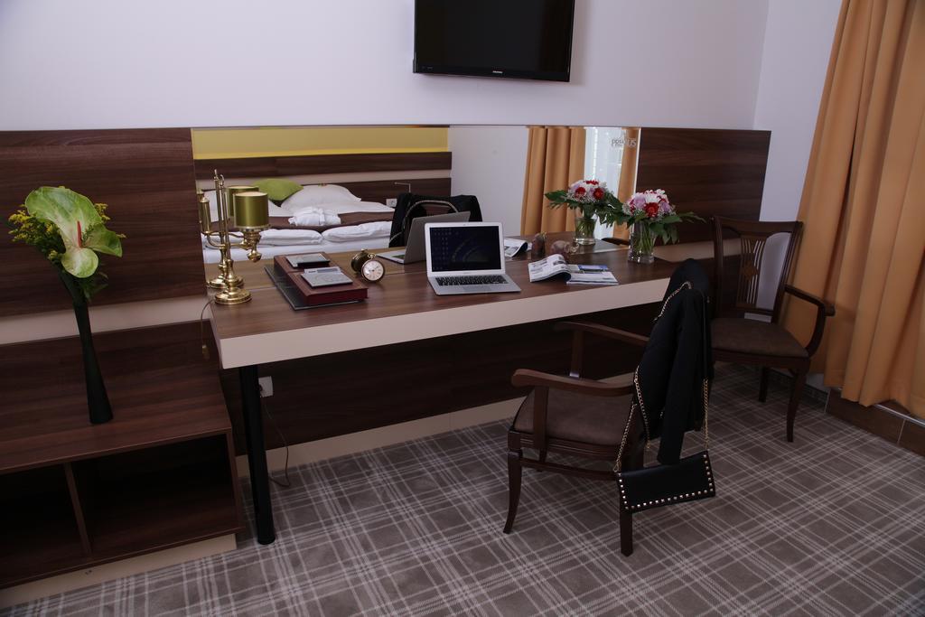 Primus Hotel & Apartments Wina Bagian luar foto