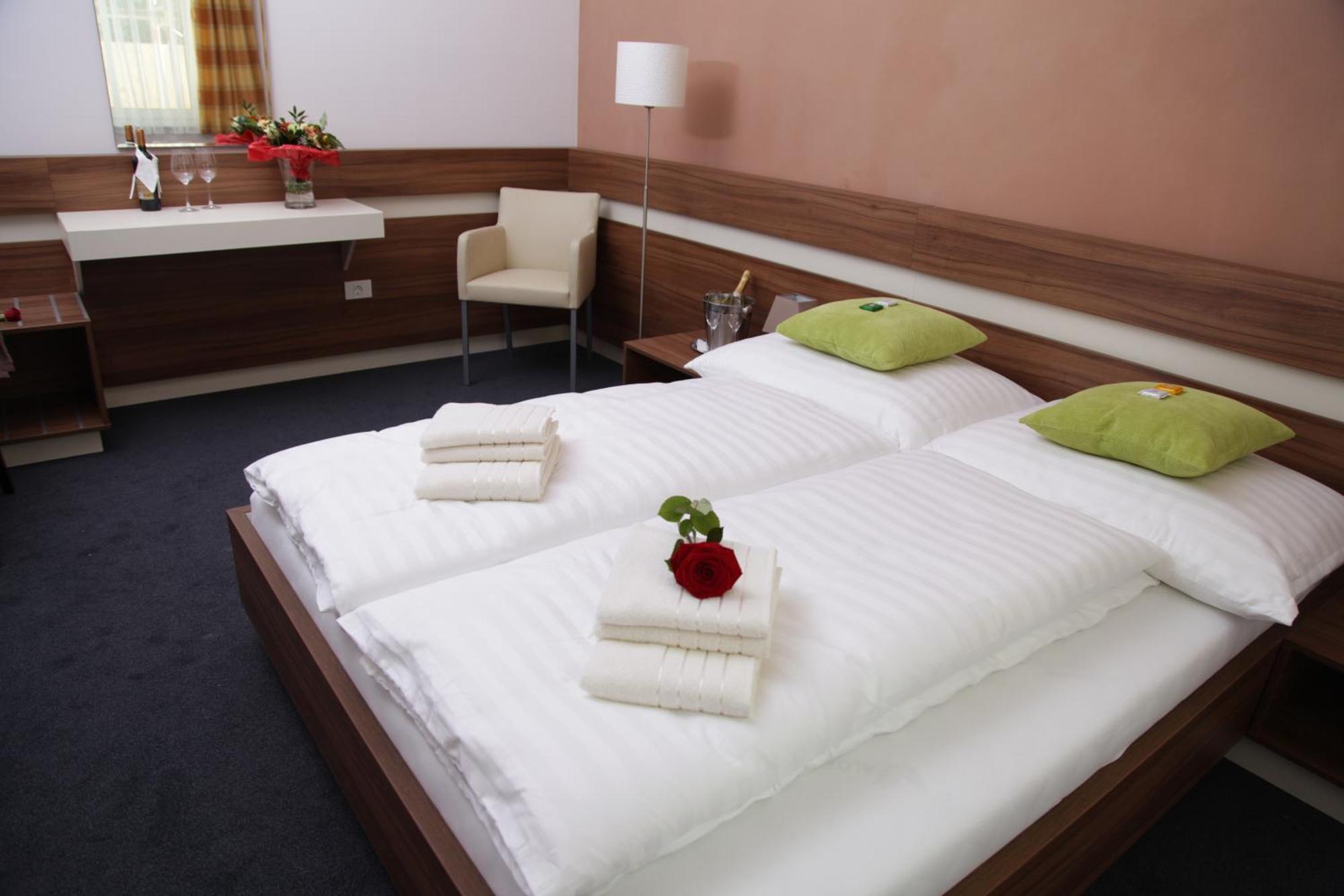Primus Hotel & Apartments Wina Bagian luar foto