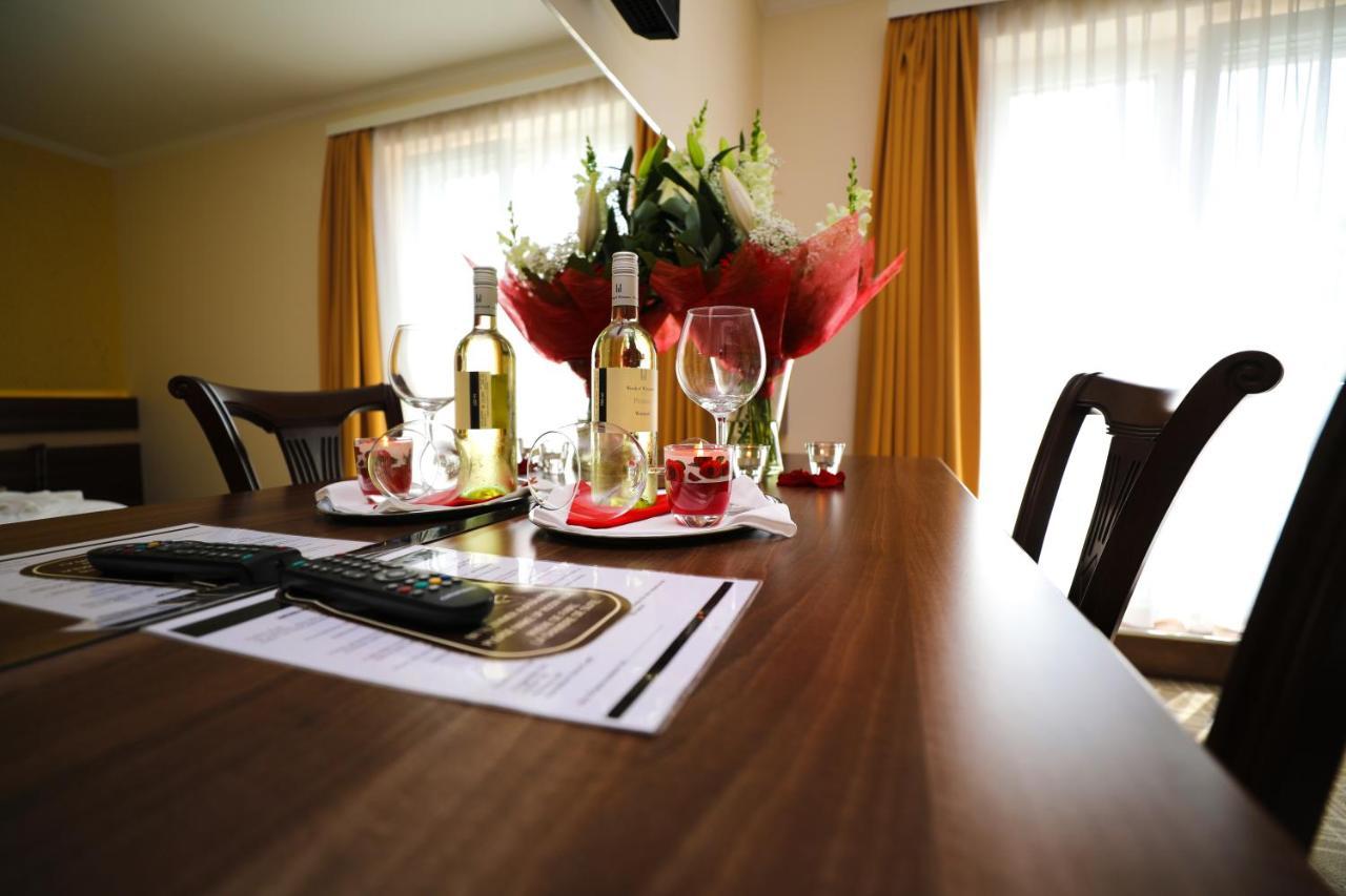 Primus Hotel & Apartments Wina Bagian luar foto