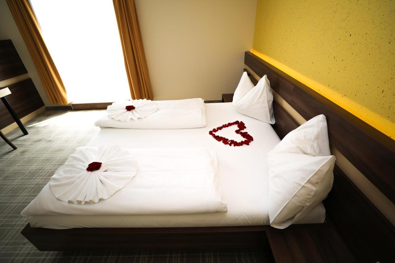 Primus Hotel & Apartments Wina Bagian luar foto